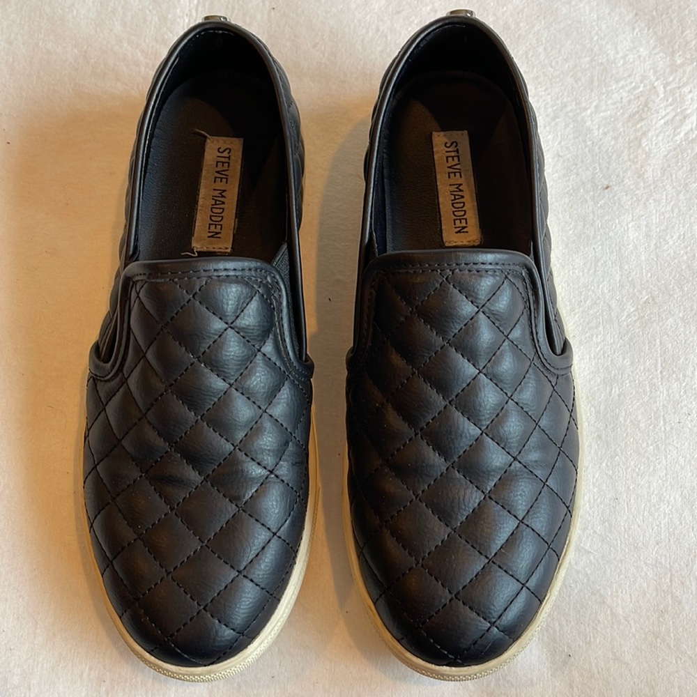 Steve Madden Ecentrcq Slip On Sneakers Black Leather Flocked Outsole size 8.5